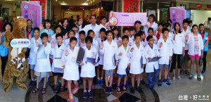 天晟醫院舉辦小小華陀營，讓小朋友們在暑假期間體驗一日小小醫師。