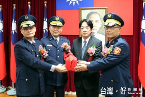 市長賴清德主持，警政署副署長林德華監交，新任局長黃宗仁宣誓後正式走馬上任。