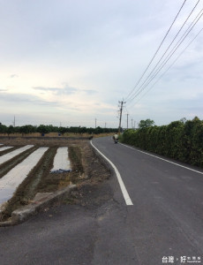 南59線路窄會車難，市府已經規劃拓寬工程。（記者邱仁武／攝）