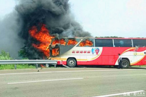 火燒車同型20輛遊覽車檢驗　6成不合格（圖／取自爆料公社）