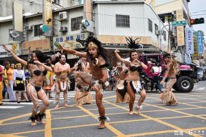 世界原民樂舞節 2日先在南投踩街廣告。