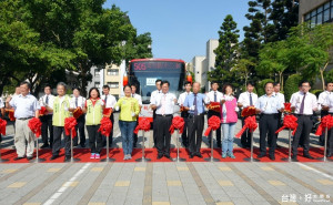 市長鄭文燦出席505濱海觀光公車通車典禮，歡迎民眾來一趟濱海觀光低碳輕旅行。