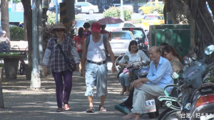 華齡公園林蔭大道　承德里民聚會場所