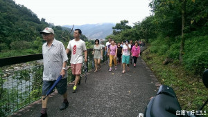 水里鄉農富村自行車步道是老少咸宜的健行步道。〈記者吳素珍攝〉