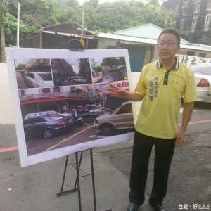 
圖:大溪老街停車位不足，議員楊朝希望能市府提前設面牌提醒駕駛注意，以免受困車陣中。(記者陳寶印／攝)
