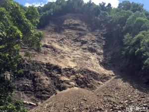 桃園市復興區桃112線500m處對岸山壁土石崩落形成堰塞湖（長約80m、寬約60m），下游有土石沖落之危險