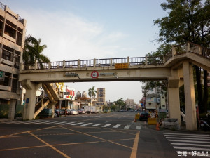 南區明賢人行陸橋8月29日拆除，金華路一段等路段將配合封閉施工。