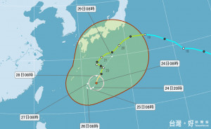 颱風獅子山強度已於今天凌晨2時增強為中度颱風，目前位於琉球東方海面，預估未來幾天會逐漸接近琉球群島，在週五、週六左右距台灣相對較近，使北台灣降雨機率增加。（圖／中央氣象局提供）