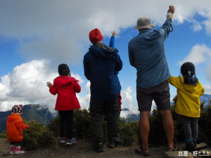 雪霸處呼籲，民眾不應隨意帶領年紀太小的兒童登高山，以免發生高山症的危險。（圖／雪霸國家公園管理處提供）