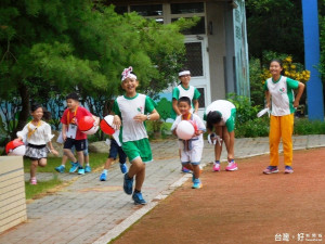 迎接開學日　文德國小新生進行認識校園及抓寶