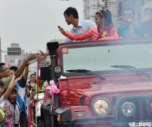 許淑淨返雲林遊行，獲得鄉親英雄式歡迎。（記者郭春輝拍攝）