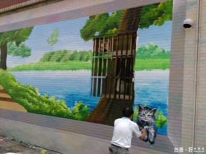 「彩繪牆面」是近年來巷弄新興的裝置藝術，凝聚鄰里居民的生命力。（圖／記者黃村杉攝）