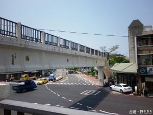 市府工務局經評估後，決定拆除南區逢甲陸橋及東區獅子陸橋。