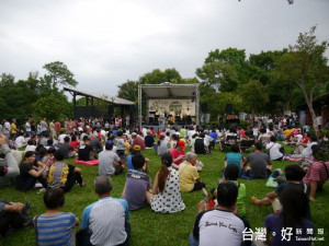 莊秀美局長表示，桃園地景藝術節首遇假日，天氣晴朗，遊客人數破7萬人次。