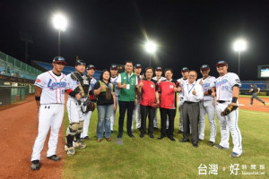 鄭市長祝原住民族國際音樂節活動圓滿成功，展現台灣多元且豐富的原住民族文化。 