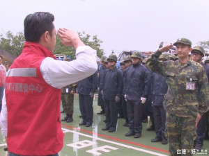 梅姬過境遍地落葉 市府國軍加速清運