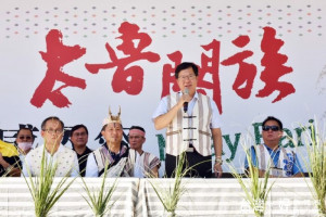 鄭市長表示，市府透過舉辦各原住民族歲時祭儀，讓市民朋友體驗美好的原住民族文化。 