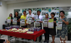 林縣長張議員及里長為中興新村美食旅遊代言推薦。（記者扶小萍攝）