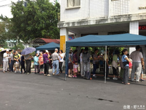 流感疫苗開打 新店衛生所爆人潮