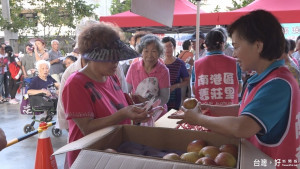 里辦.議員服務處合作　舊莊里溫馨慶重陽