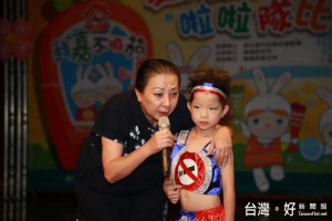 嘉義縣幼兒園小朋友跳啦啦齊反菸