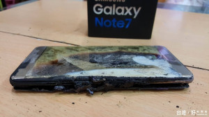 三星Galaxy Note 7手機起火爆炸事故頻傳，原廠已決定永久停產該款手機（圖／翻攝自爆料公社）