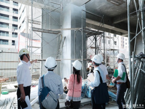 鷹架拉桿掉落，中央與地方政府聯合檢查工地