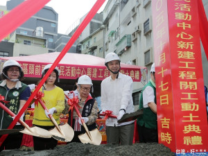 市長朱立倫主持新莊區頭前社區活動中心開工動土儀式。（圖／記者黃村杉攝）