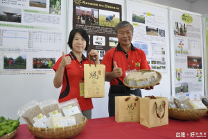 學員們現場展示農特產品、文創商品展現學習成果，並分享最新的農業創業及營運模式1。