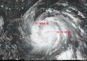 鄭明典表示，海馬颱風剛出現一道完整的新眼牆，比原來的眼牆更厚實，加上海溫高，海馬還有機會再增強！（圖／翻攝自鄭明典臉書）
