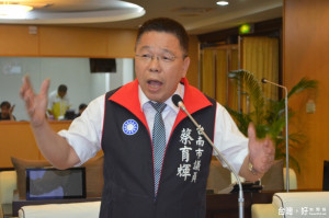 書記長蔡育輝指出，民進黨林志展議員居然當著媒體的面對他說，我是當過組頭，你是要怎樣！