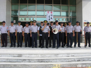 學甲警分局長鄭榮崑親自主持駐地安全維護演練活動。（記者邱仁武／攝）
