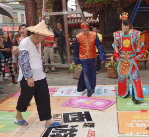 西螺三巨頭大玩「西遊記」行銷大橋文化節。（記者郭春輝攝）