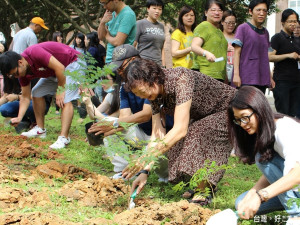 長庚大學植樹活動栽種500株樹苗