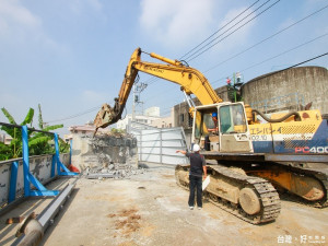 都發局拆的東億紙廠違建設備是環保局先前同意的