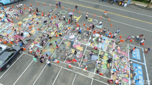 ▲交通局同時在停車場舉行停車格彩繪活動，藉由創作啟發市民都市空間利用的新想像。（圖／記者潘姿瑛攝）