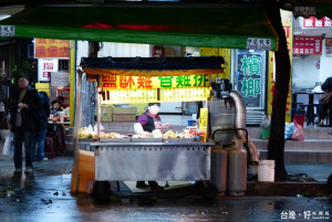 大學生社群網站《Dcard》，日前票選出10大鹹酥雞攤必點美食，其中甜不辣奪下鹹酥雞攤必點第1名。（圖／Wikipedia）