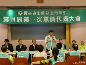 新北市黨部黨代表及黨職黨工等近百人，由主委余天、游錫堃率領前往宜蘭縣參訪。（圖／記者黃村杉攝）