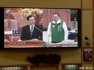 新北市長朱立倫出席新北市議會的總質詢。（圖／記者黃村杉攝）