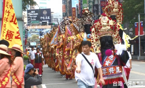 兩天一夜文化交流 四千信徒