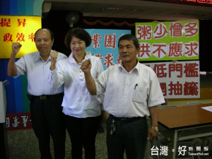 市議員李麗華抗議太平產業園區價格太高。林重鎣攝