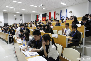 行政院發言人徐國勇表示，包括中國大陸學生、外籍生來台就學拿學位，將自付全額保費，短期交換生並不在納保範圍。（圖為中國交換學生示意圖）