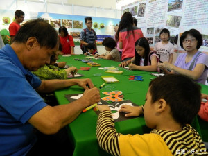 南投林管處在中台灣農博會中設館假日有各式供親子參與的活動。