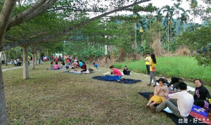 集集田寮公園綠蔭野餐活動週末登場，可欣賞音樂演奏、茶席表演等等。