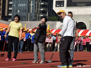 市長朱立倫出席為重陽敬老長青趣味運動會開球。（圖／記者黃村杉攝）