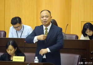 青年局長陳家濬在預算審查中遭自家議員批「揮刀自宮」。