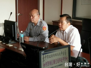 太平警分局長陳仕諺（右）宣布交通大執法。林重鎣攝