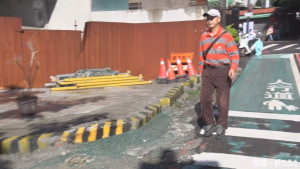 天玉街道路用地遭占用　通行意外頻傳