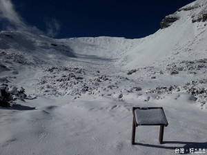 雪霸國家公園將從明年元月至三月底實施雪季管制，雪霸處籲請山友上山前應做好雪季登山準備與裝備。（圖／雪霸國家公園管理處提供）