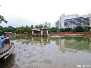 台中公園日月湖正在清淤